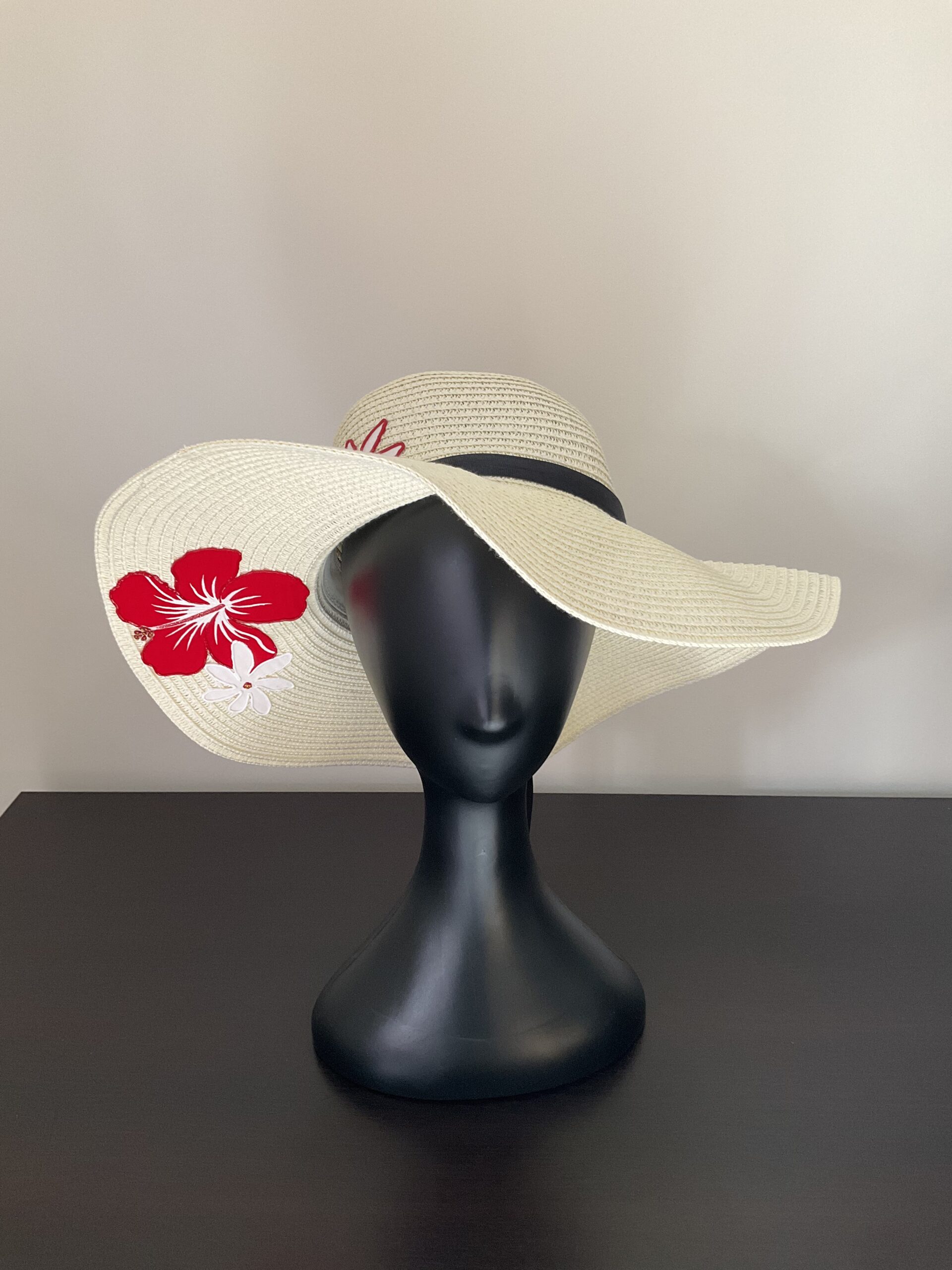 Chapeau Hibiscus red White face