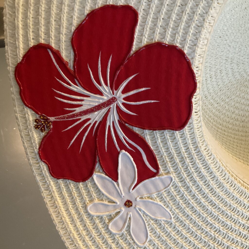 Chapeau Hibiscus red White motif