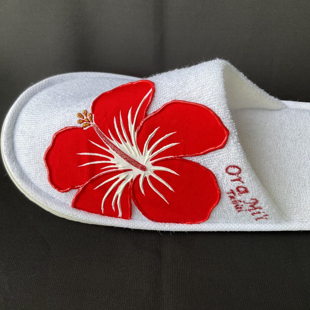 Hibiscus red pantoufles fleur proche