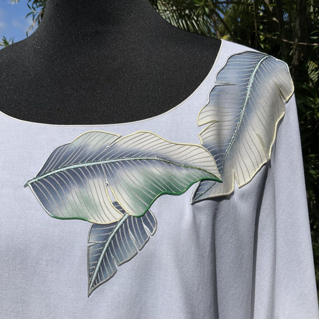 Leaf tunique detail
