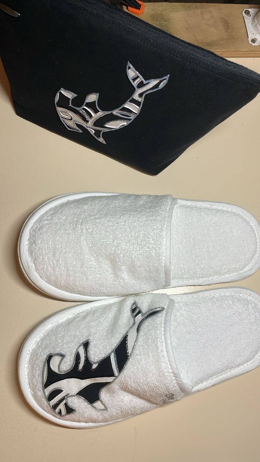 Pantoufle et pochette Sea Shark