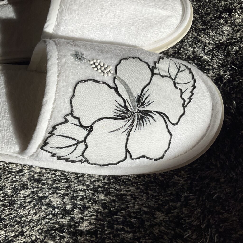 Pantoufles Hibiscus Black Blanc motif