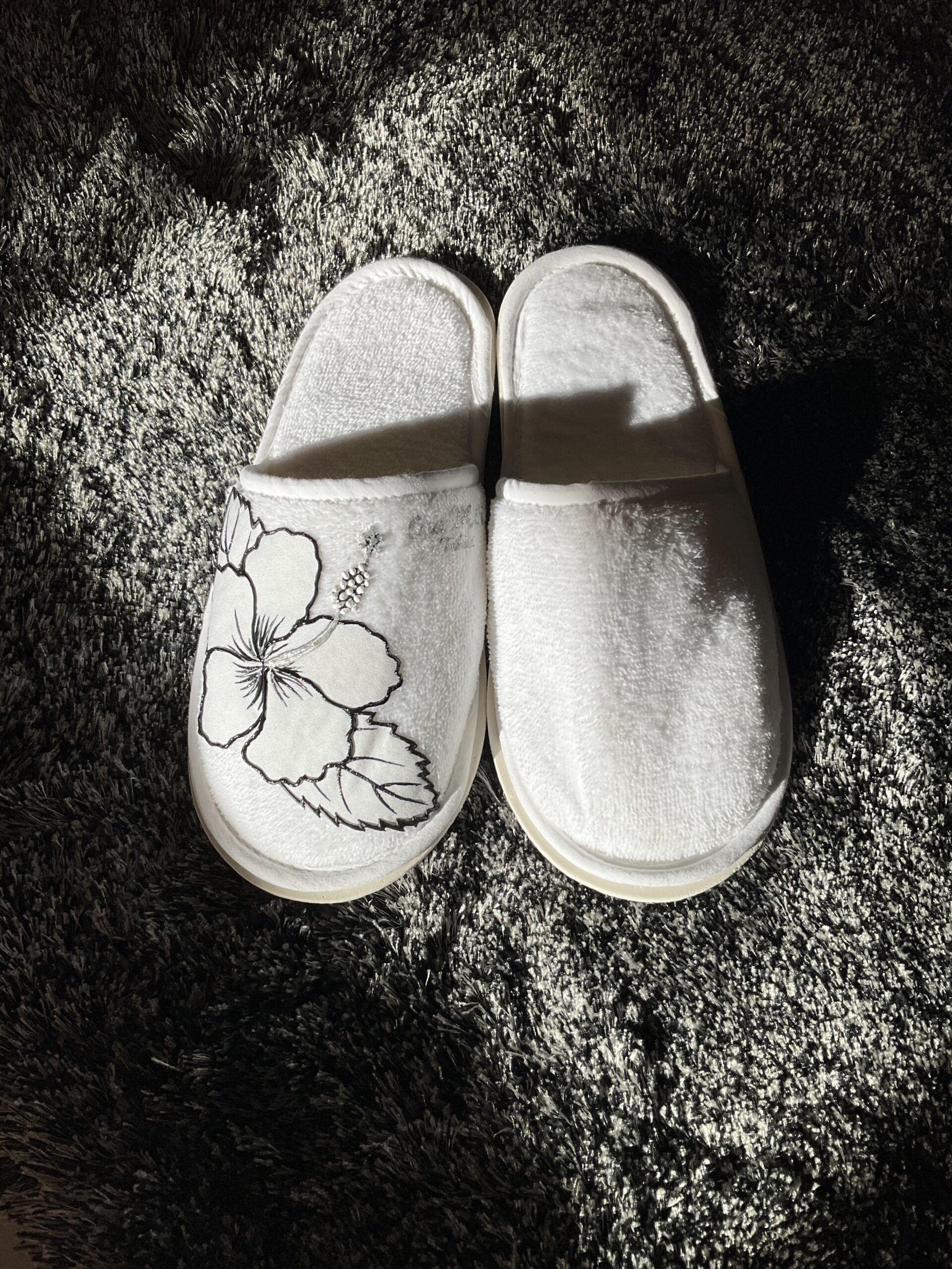 Pantoufles Hibiscus Black Blanc