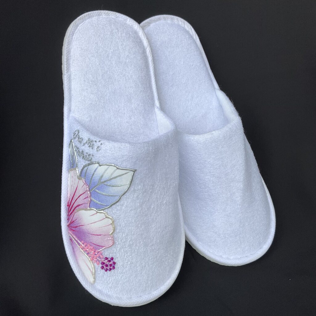 Pantoufles Hibiscus Plum dessus