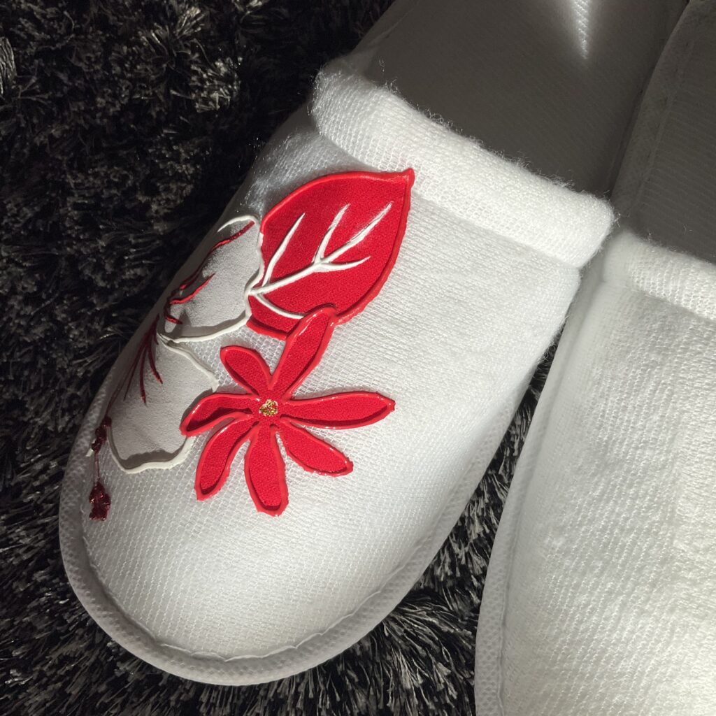 Pantoufles Hibiscus White motif cote autre