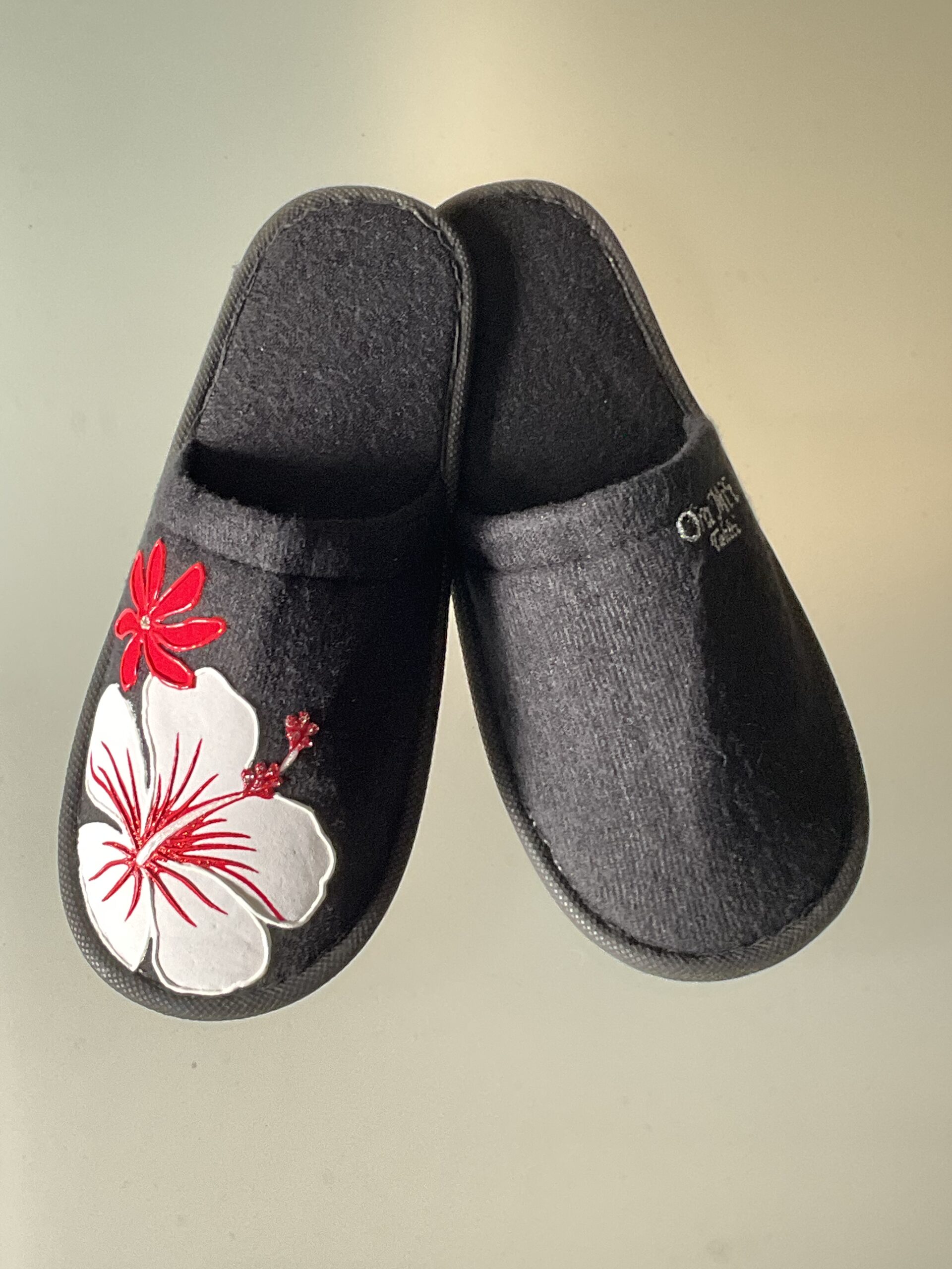 Pantoufles Hibiscus blanc Black hibiscus cote