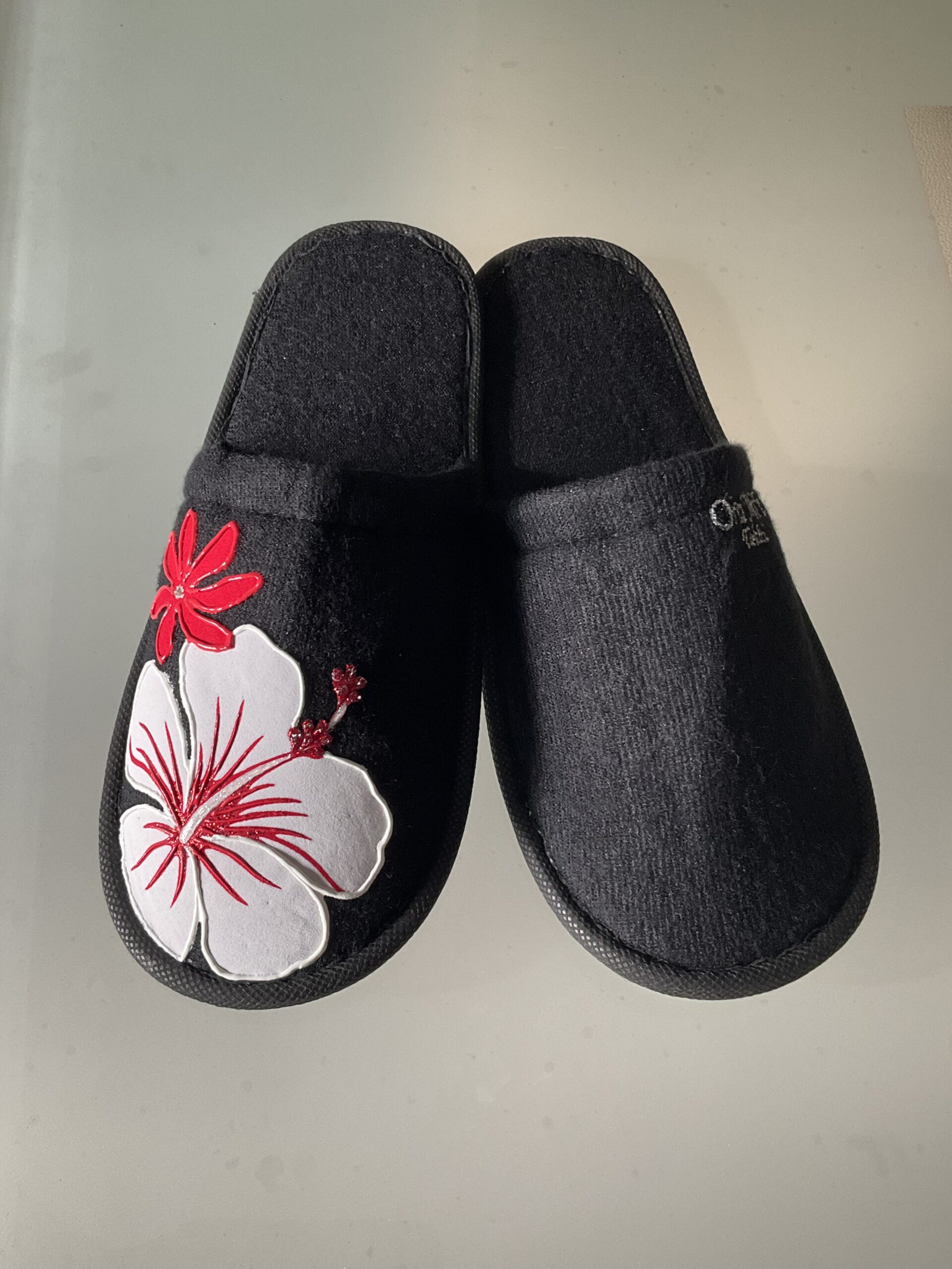 Pantoufles Hibiscus blanc Black hibiscus dessus