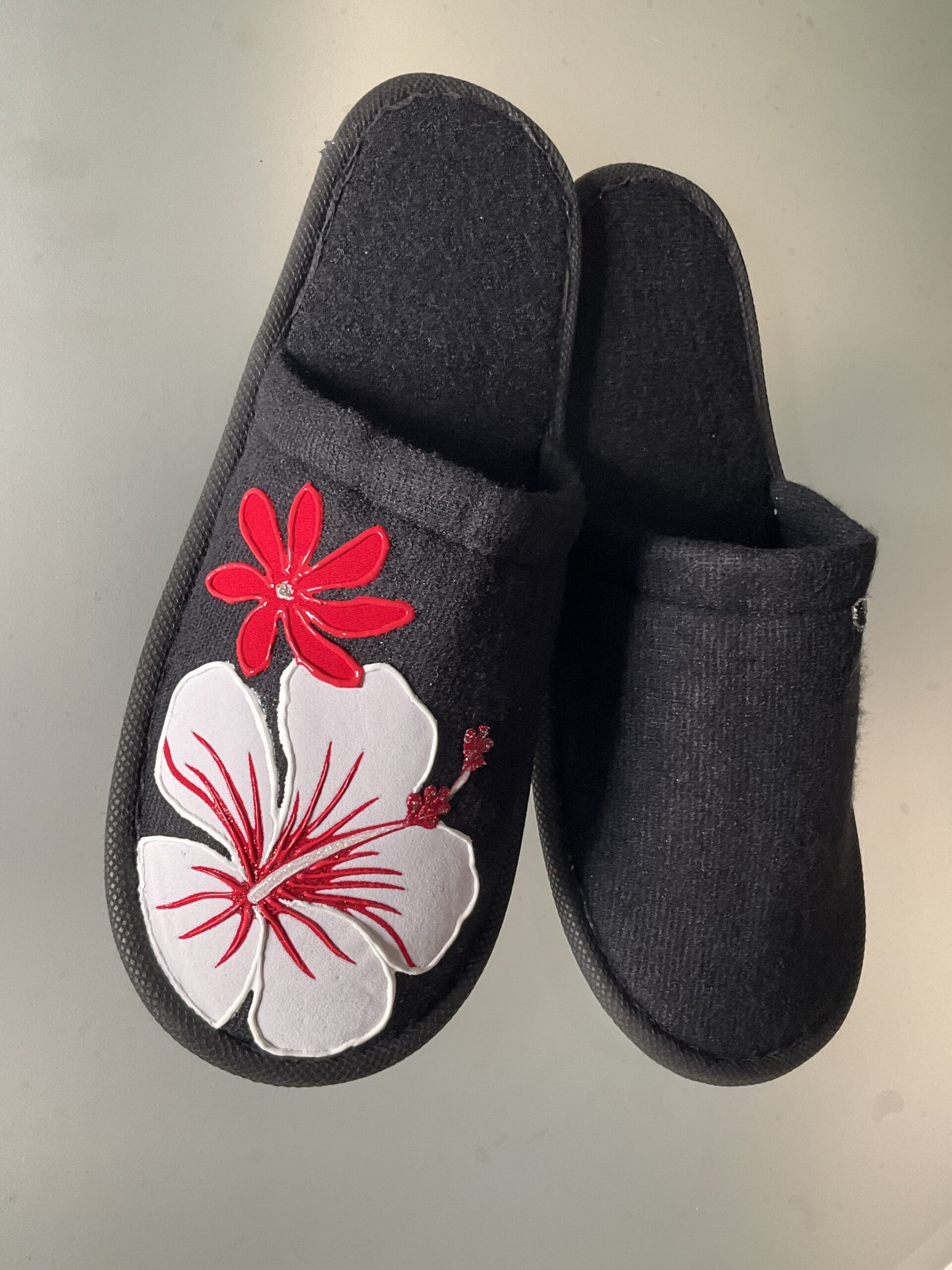 Pantoufles Hibiscus blanc Black hibiscus rect