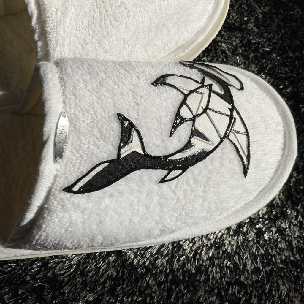 Pantoufles Shark White motif horizontal