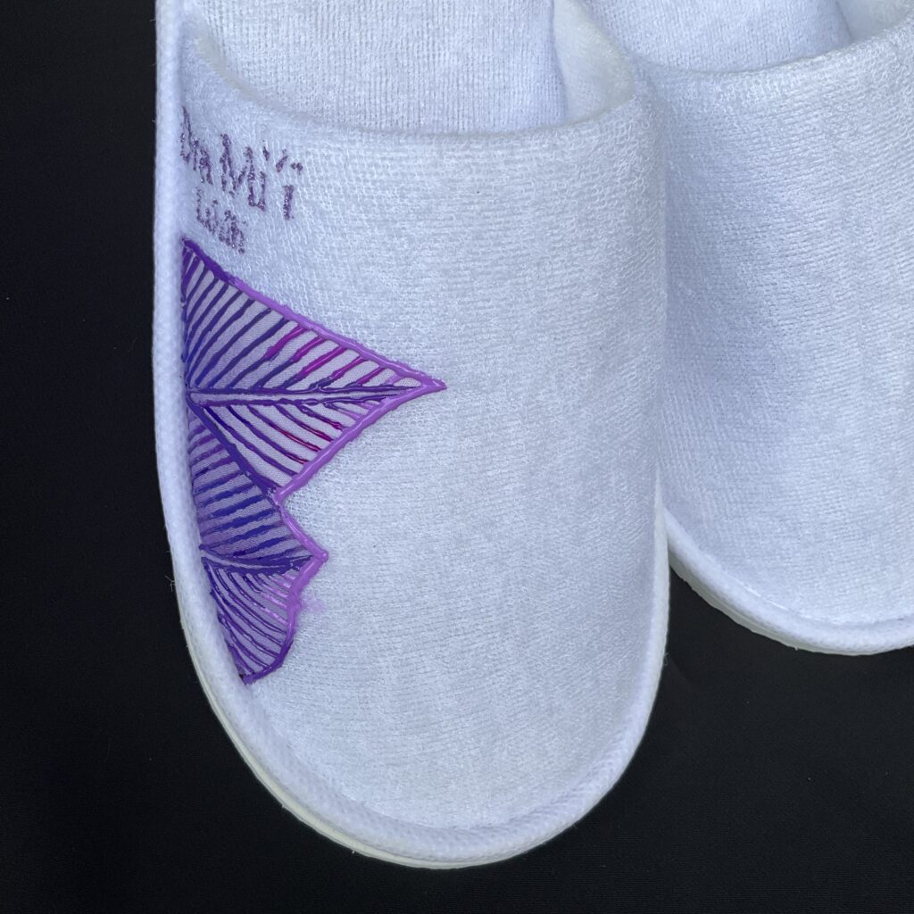 Pantoufles Leaf motif