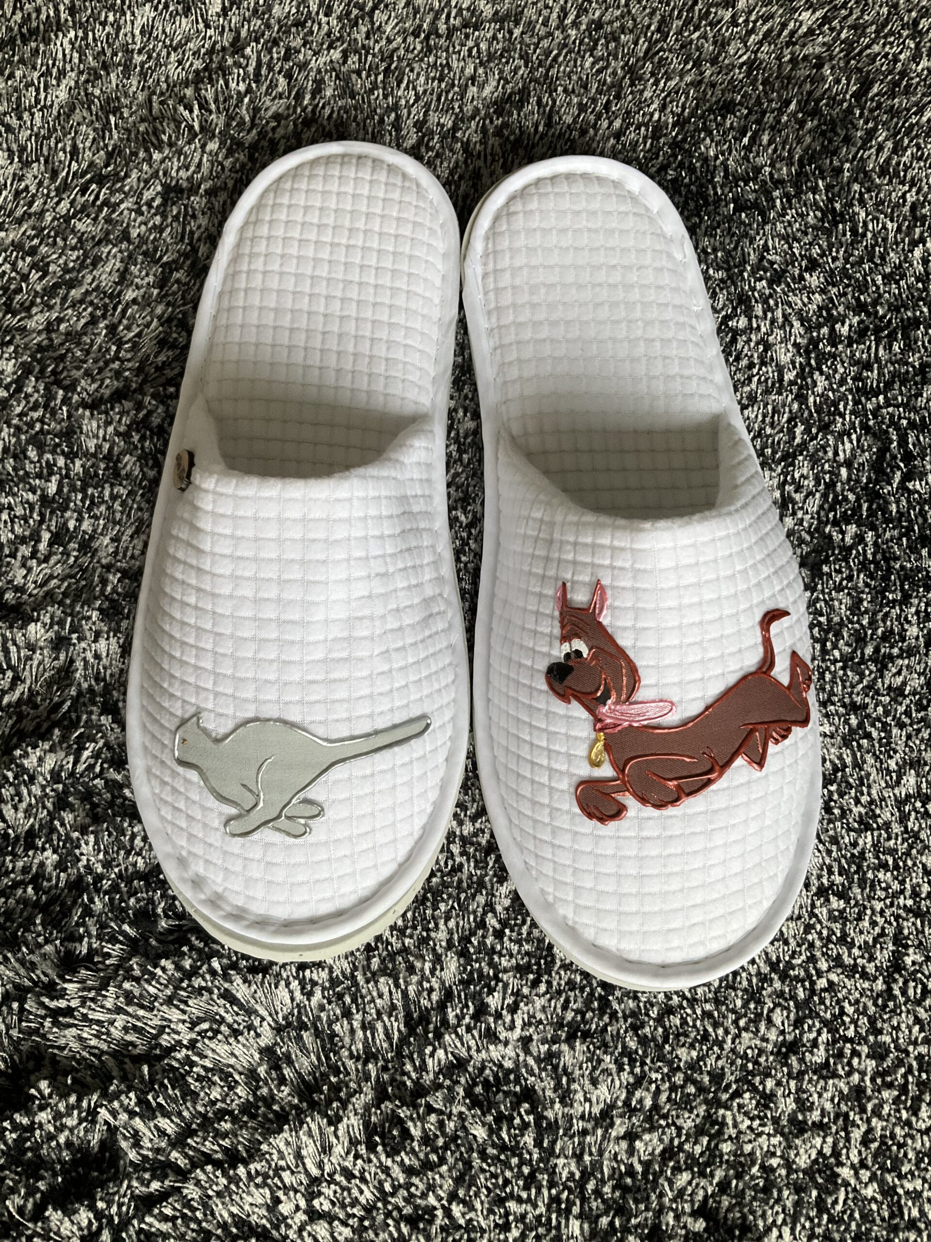 Pantoufles Dog Chocolate White dessus