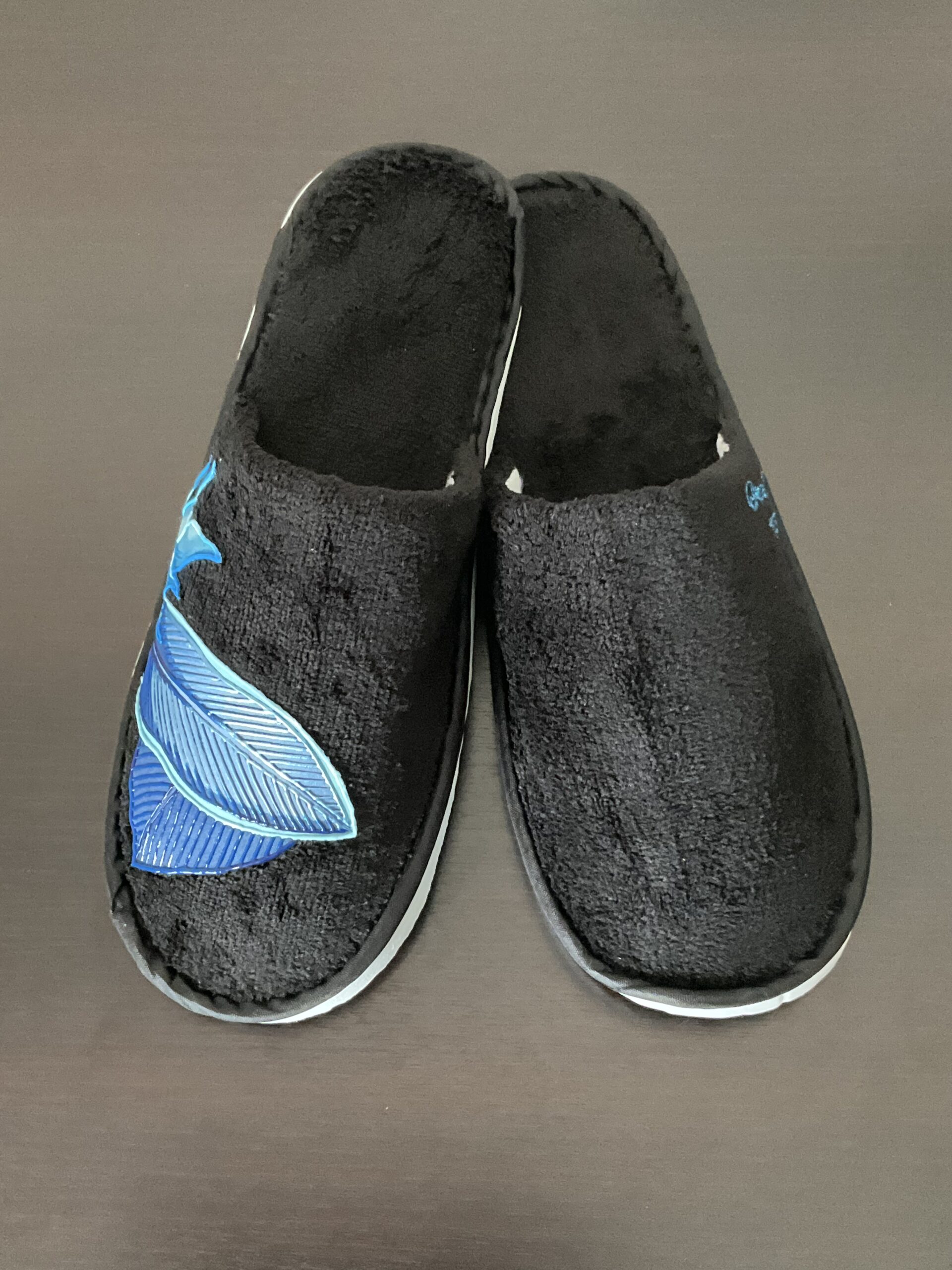 Pantoufles Hibiscus Blue Black dessus