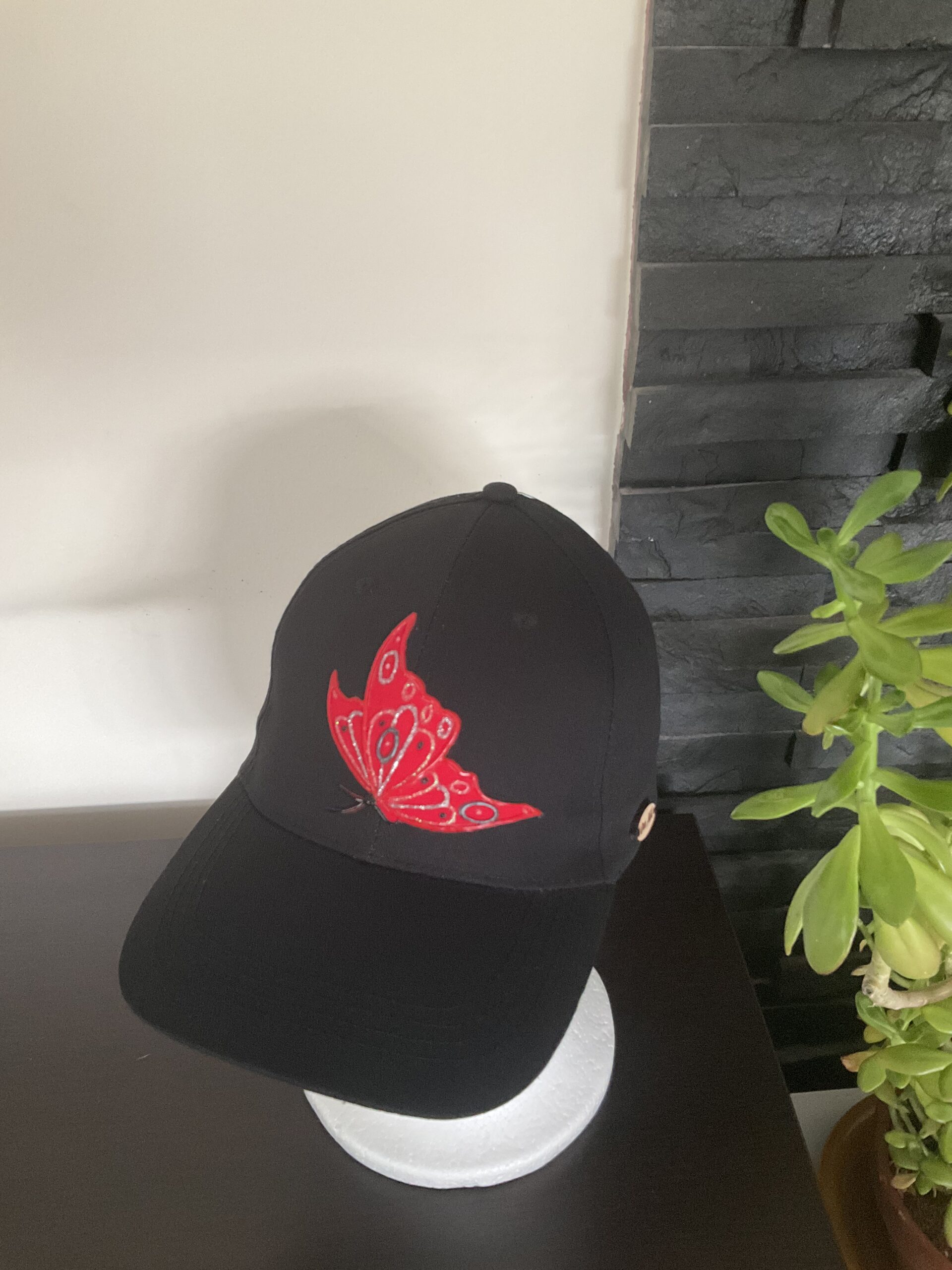 Casquette Papillon Red Black dessus