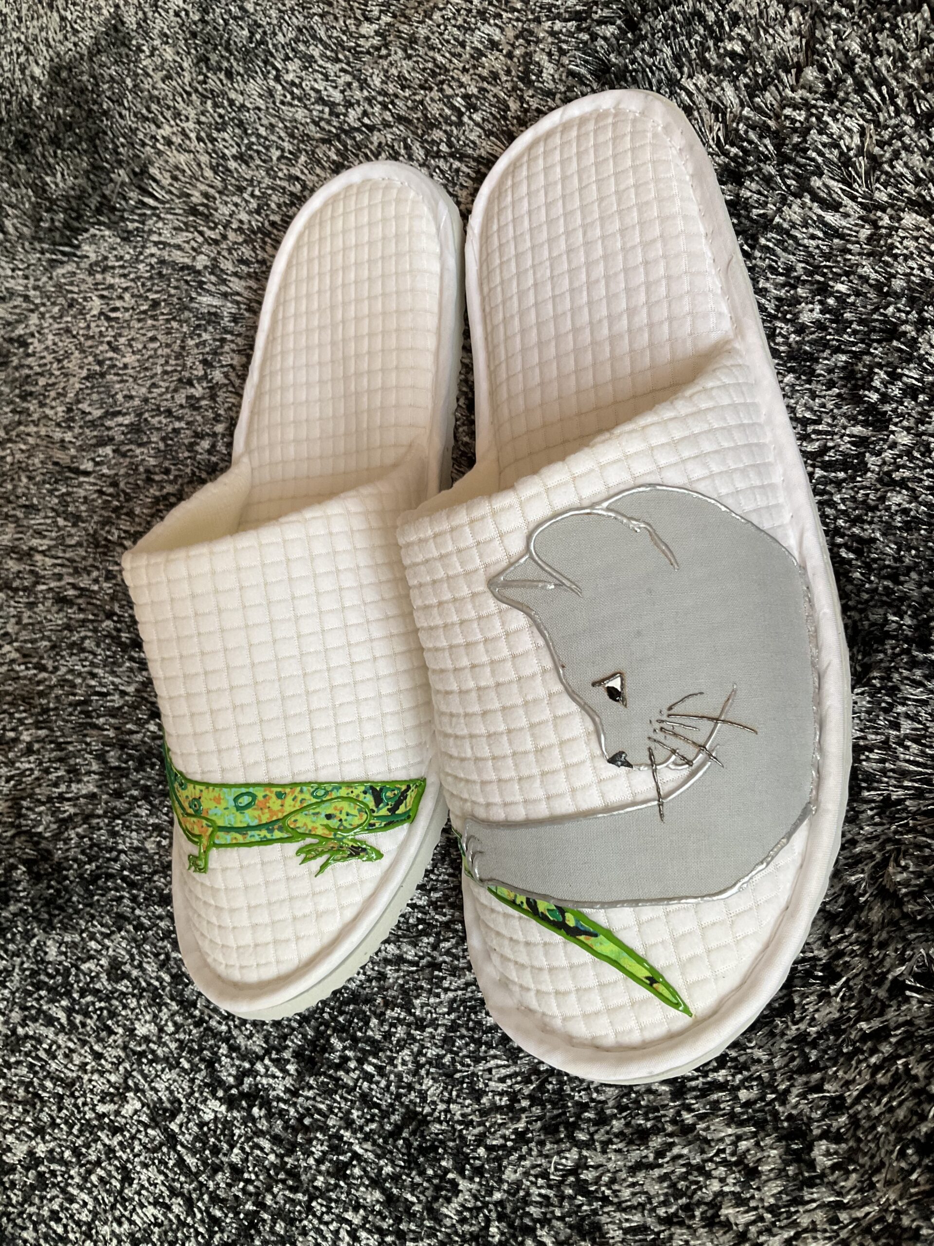 Pantoufles Chat Gray White profil