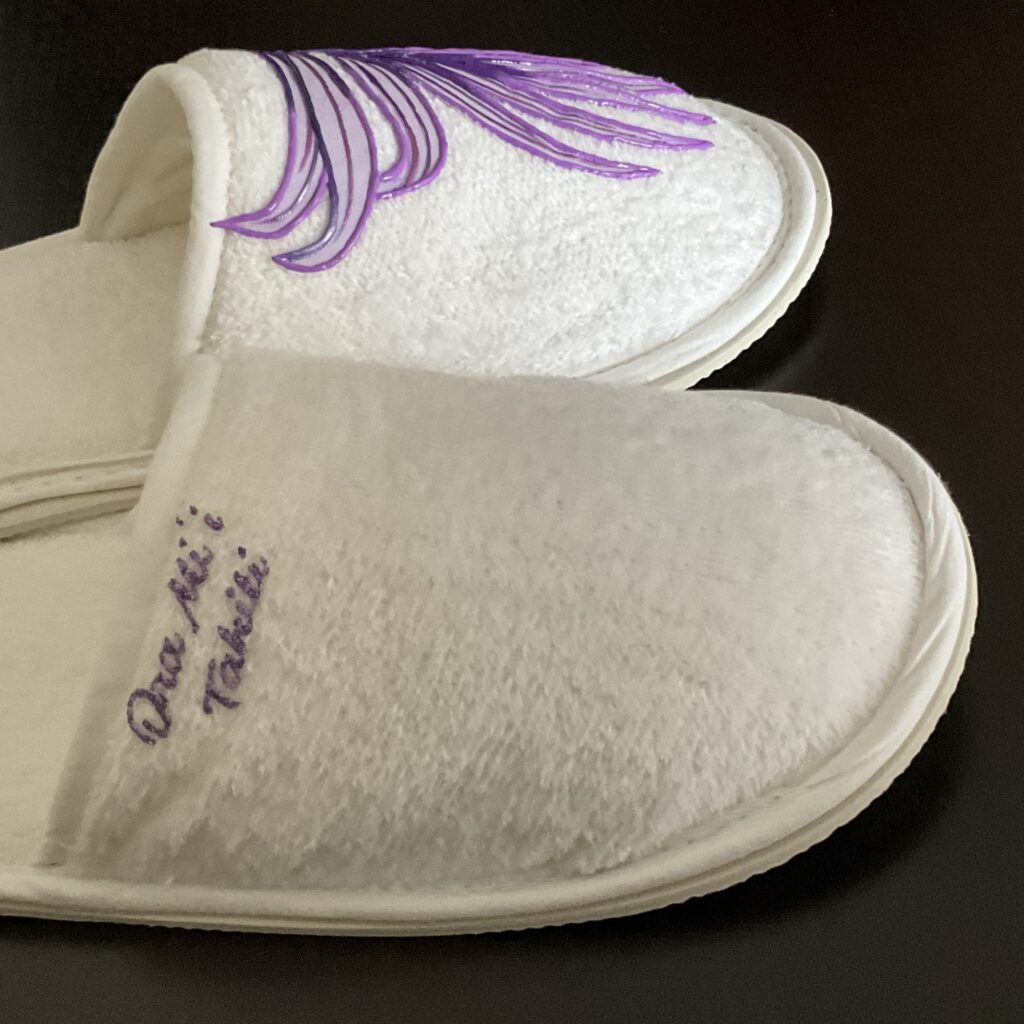 Pantoufles Plum White ecriture